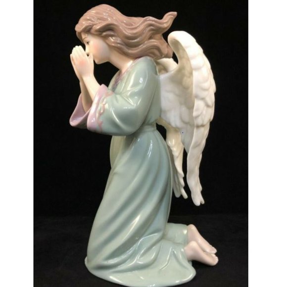 SOLD Porcelain Angel - Kneeling with Praying Hands - Picture 4 of 5